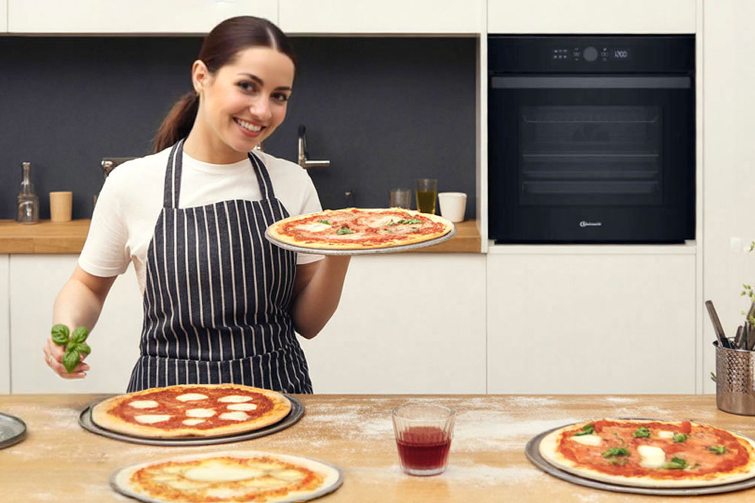 Bauknecht FHBI4S8PM2SK im Test: Pizza wie aus dem Steinofen und moderner Dampfbackofen für den Alltag - Bild mit KI bearbeitet (Freepik, Adobe)